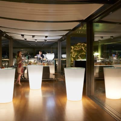 psblounge table cocktail pint lumineuse location mange debout evenementiel